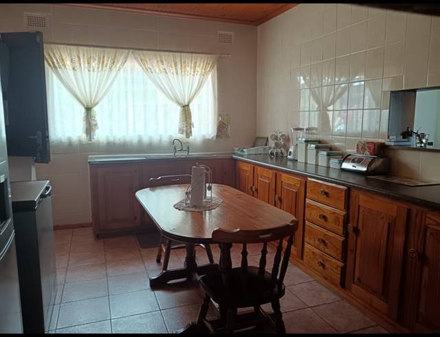 4 BEDROOM HOUSE FOR SALE IN WOODLANDS